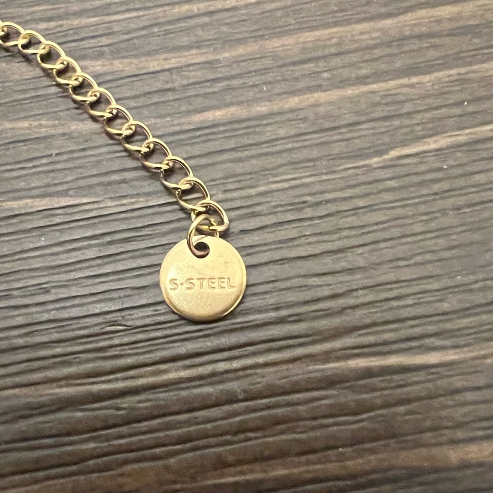 GOLD STAINLESS STEEL BRACELET WITH BLACK FOUR LEAF CLOVER - Picture 6 of 6